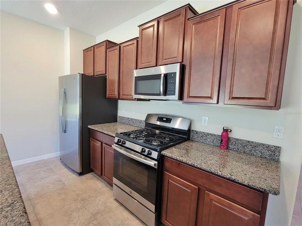 For Rent: $2,350 (3 beds, 2 baths, 1601 Square Feet)