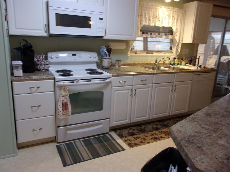 For Sale: $164,900 (2 beds, 2 baths, 1380 Square Feet)