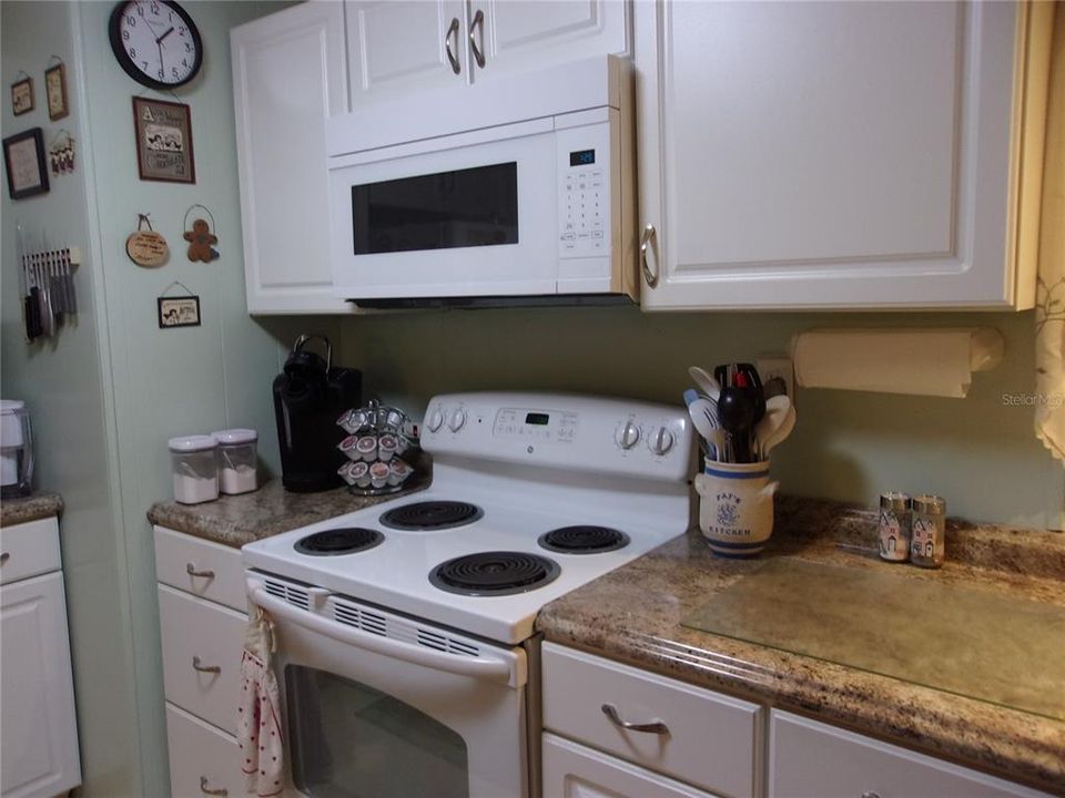 For Sale: $164,900 (2 beds, 2 baths, 1380 Square Feet)