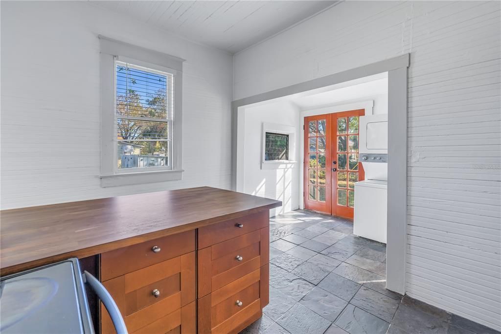 Kitchen/ Dining room