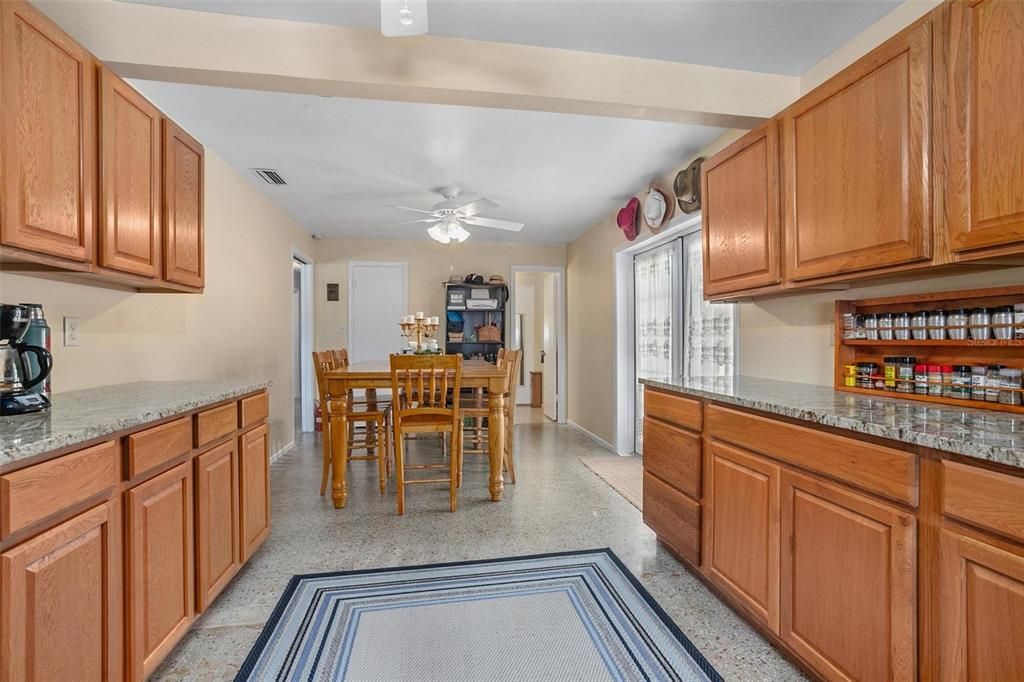 For Sale: $260,000 (3 beds, 1 baths, 1276 Square Feet)