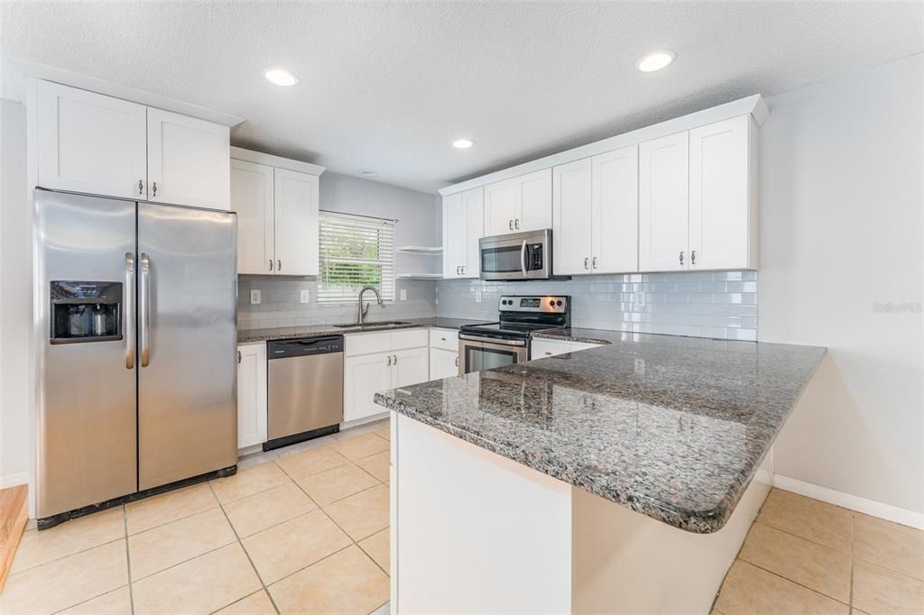 Granite counters, stainless steel appliances