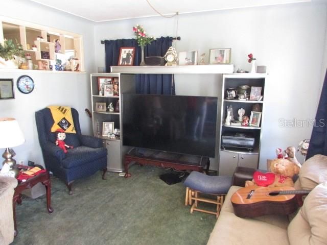 For Sale: $265,000 (2 beds, 1 baths, 884 Square Feet)