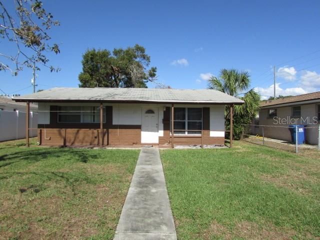 For Sale: $265,000 (2 beds, 1 baths, 884 Square Feet)