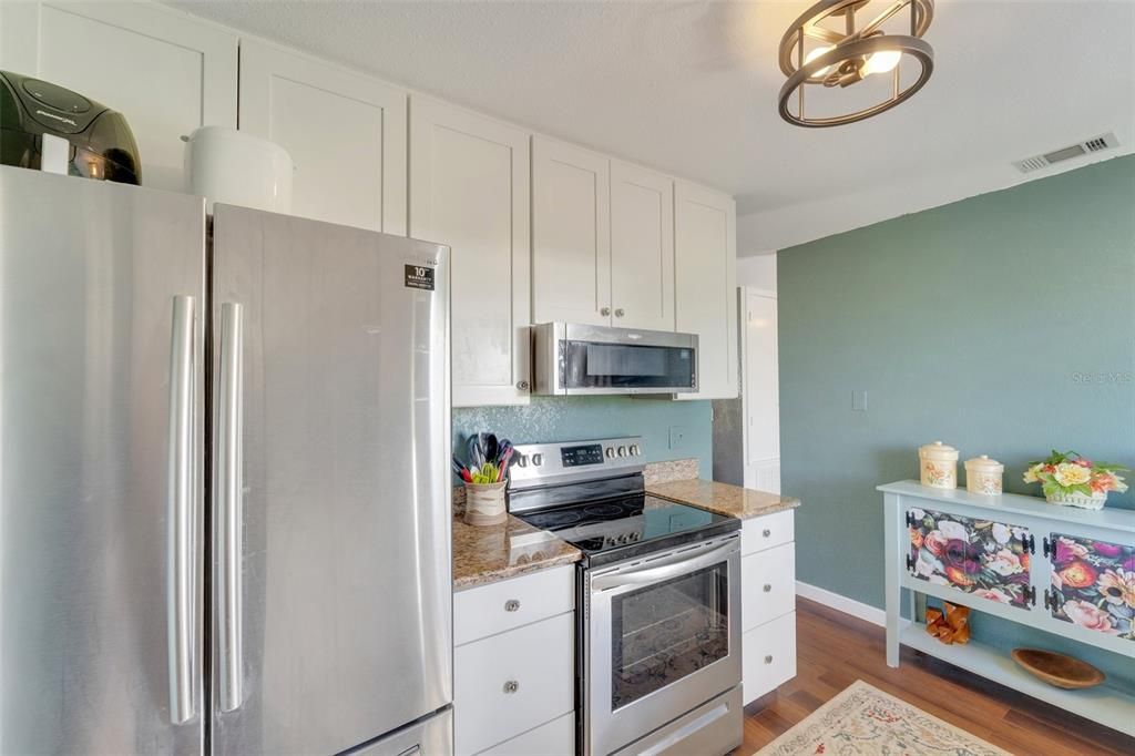 For Sale: $239,000 (2 beds, 2 baths, 912 Square Feet)