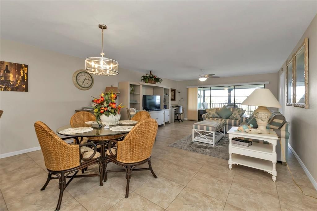 For Sale: $375,000 (2 beds, 2 baths, 1398 Square Feet)