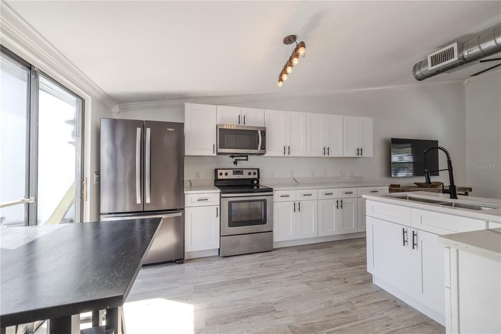 For Sale: $479,000 (2 beds, 2 baths, 1176 Square Feet)