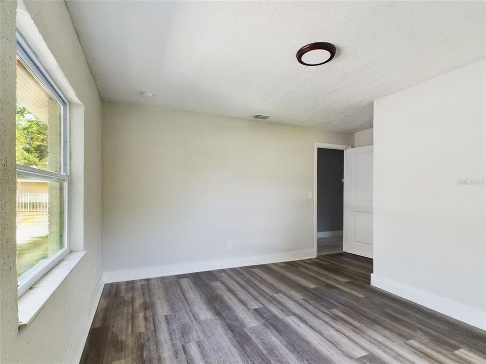 For Sale: $359,900 (3 beds, 1 baths, 1922 Square Feet)