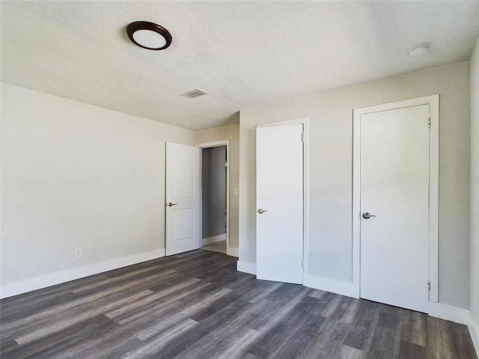 For Sale: $359,900 (3 beds, 1 baths, 1922 Square Feet)