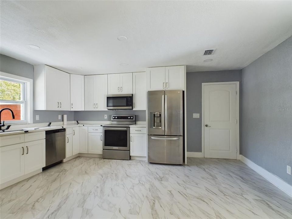 For Sale: $359,900 (3 beds, 1 baths, 1922 Square Feet)