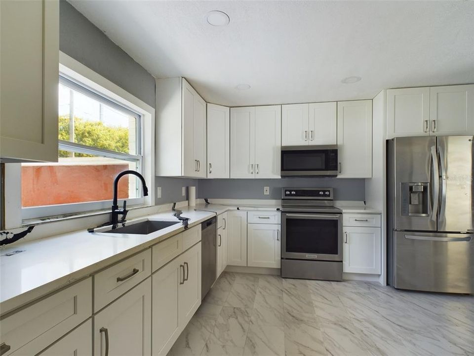 For Sale: $359,900 (3 beds, 1 baths, 1922 Square Feet)