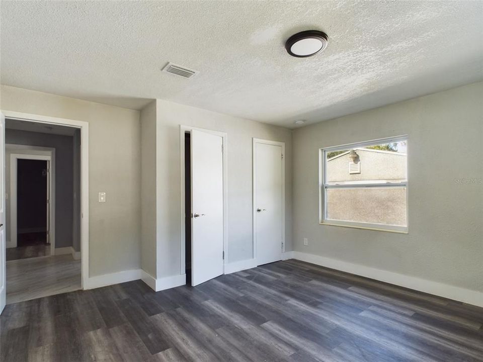 For Sale: $359,900 (3 beds, 1 baths, 1922 Square Feet)