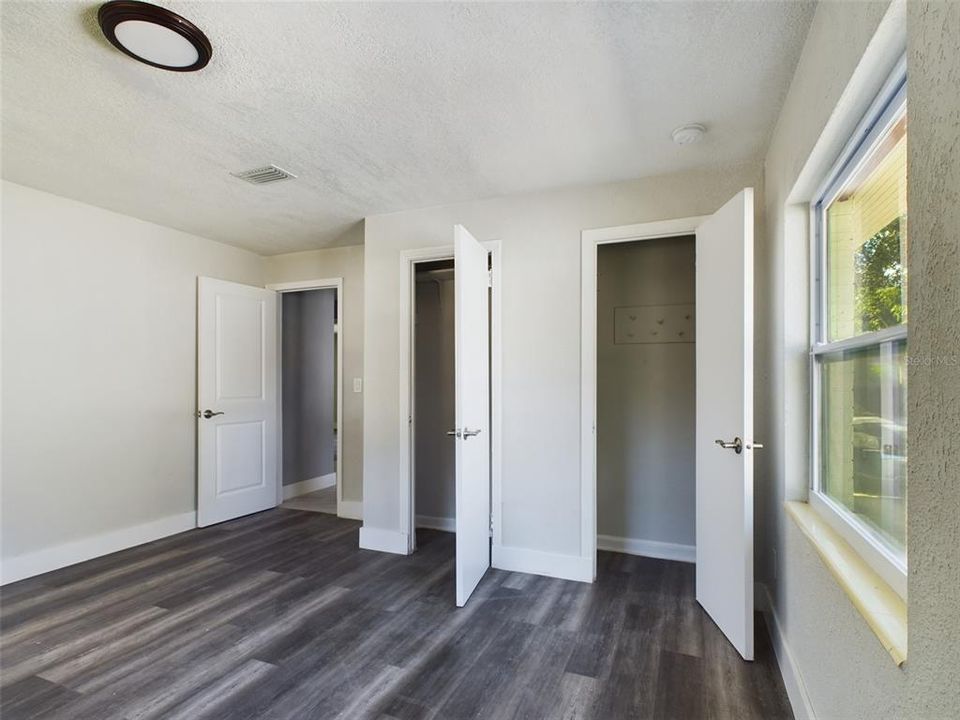 For Sale: $359,900 (3 beds, 1 baths, 1922 Square Feet)