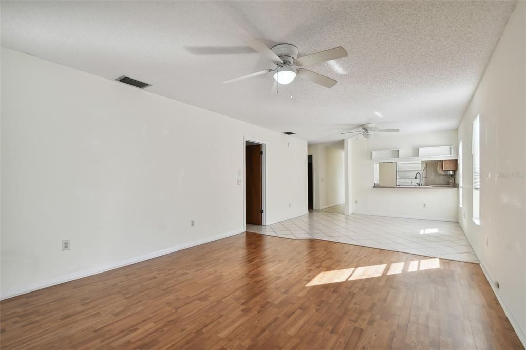 For Sale: $379,000 (2 beds, 2 baths, 1040 Square Feet)