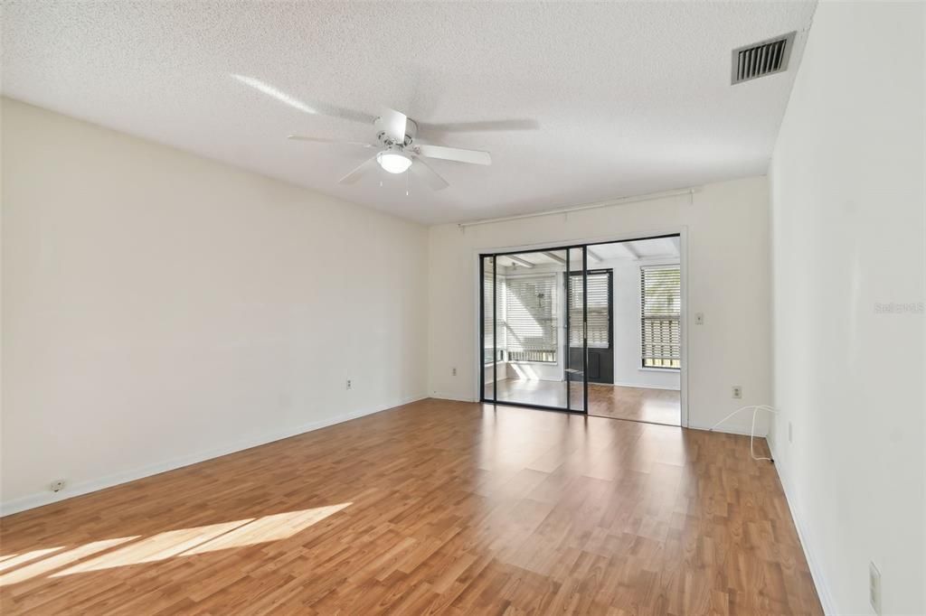 For Sale: $379,000 (2 beds, 2 baths, 1040 Square Feet)