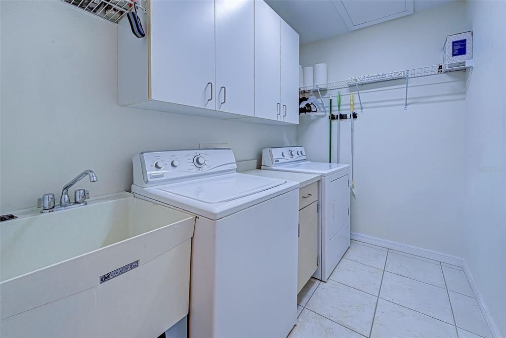 For Sale: $475,000 (3 beds, 2 baths, 1849 Square Feet)