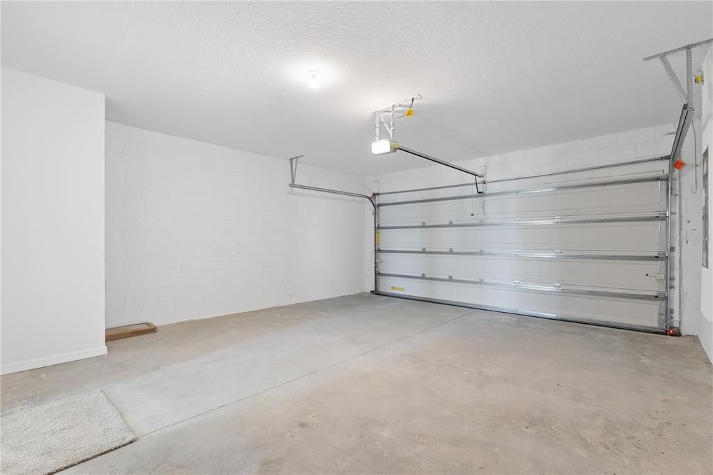 Active With Contract: $2,250 (3 beds, 2 baths, 1566 Square Feet)