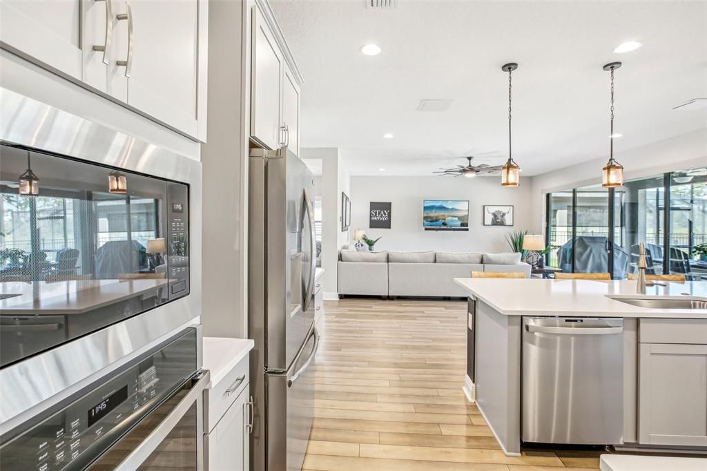 CHEFS DREAM KITCHEN WITH DOUBLE OVEN AND MULTI-BURNER GAS STOVE