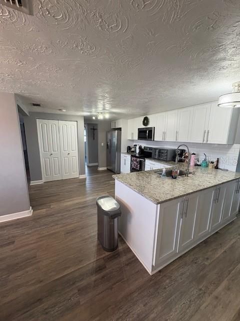 For Rent: $2,400 (3 beds, 2 baths, 1365 Square Feet)