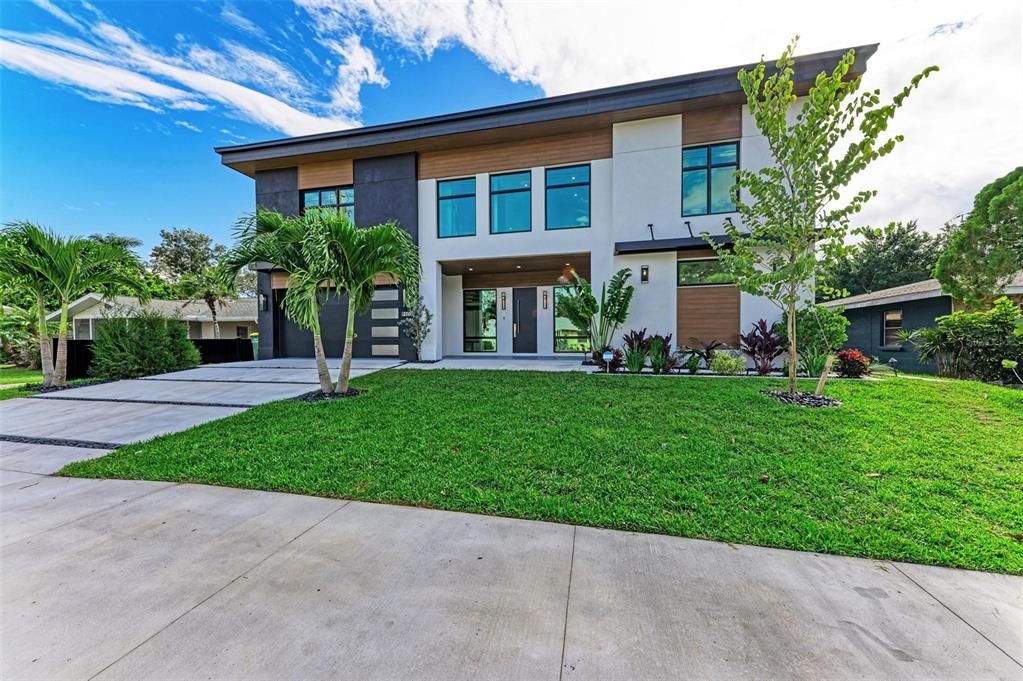 For Sale: $2,795,000 (5 beds, 5 baths, 4284 Square Feet)