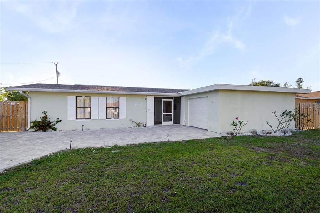 For Sale: $305,000 (3 beds, 2 baths, 1242 Square Feet)