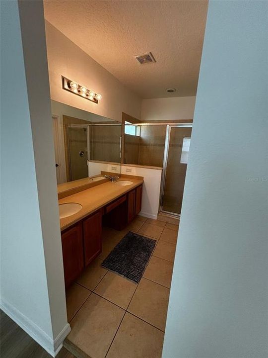 For Rent: $2,500 (3 beds, 2 baths, 1756 Square Feet)