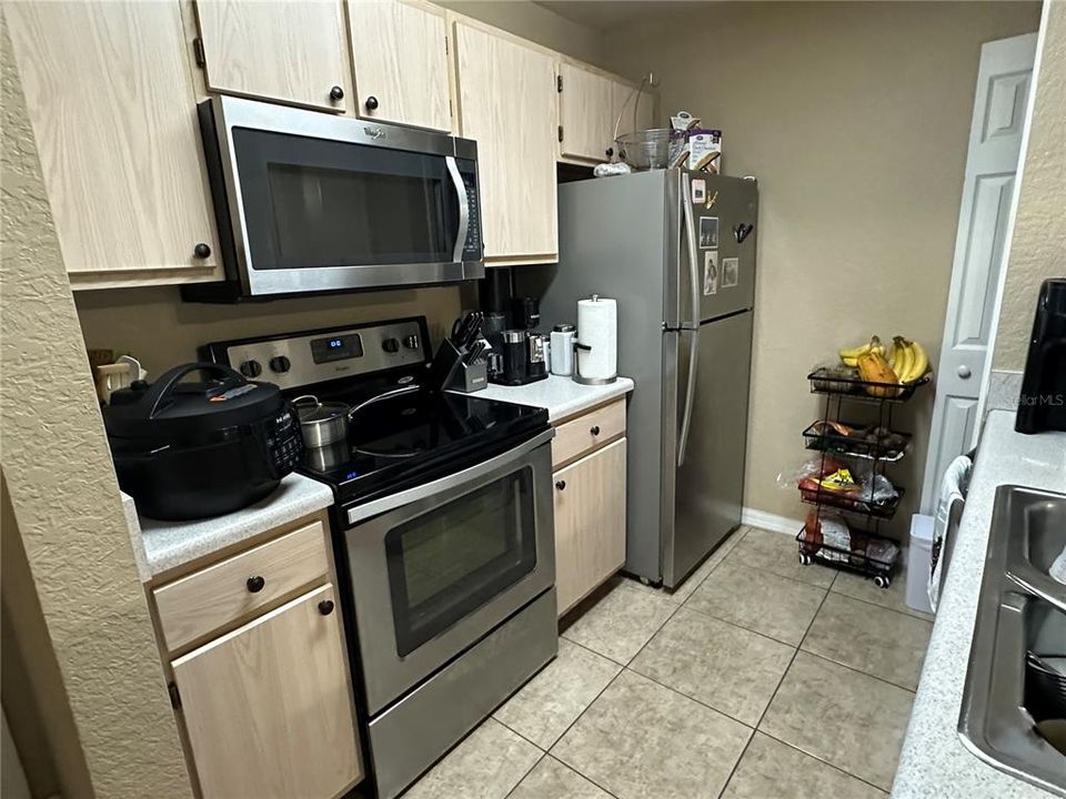 For Rent: $1,350 (1 beds, 1 baths, 723 Square Feet)