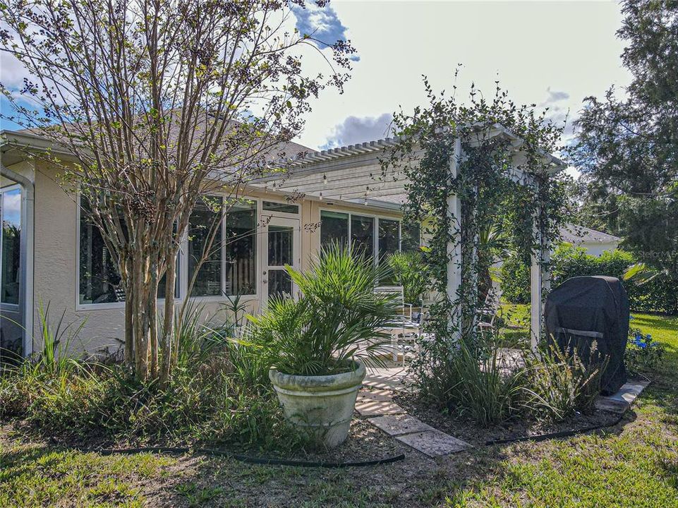 For Sale: $329,000 (3 beds, 2 baths, 1731 Square Feet)