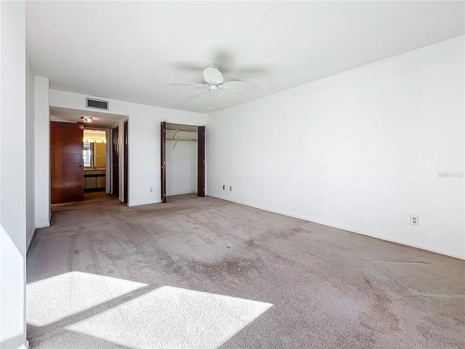 For Sale: $217,900 (2 beds, 2 baths, 1280 Square Feet)