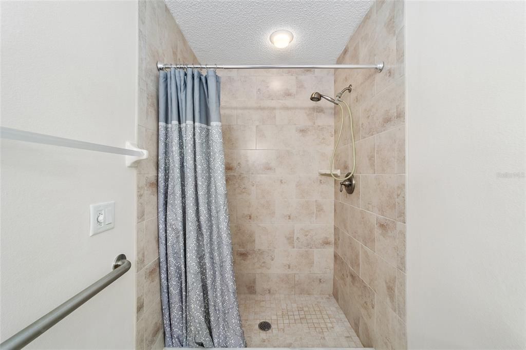 For Sale: $199,900 (2 beds, 2 baths, 1275 Square Feet)