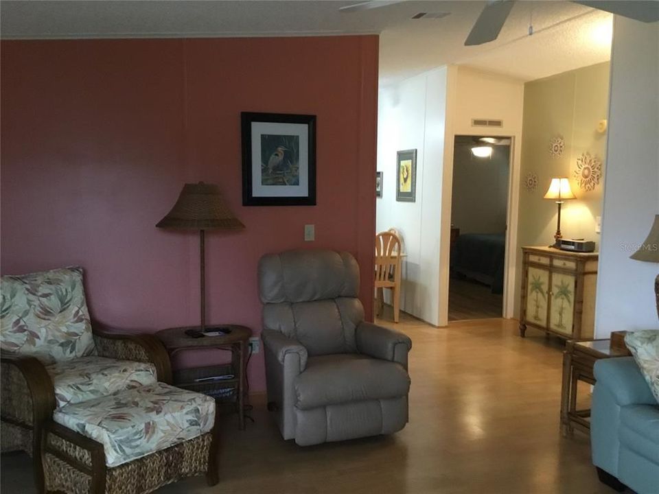 For Sale: $175,000 (2 beds, 2 baths, 972 Square Feet)