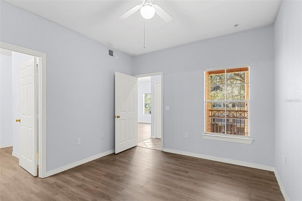 For Sale: $205,000 (2 beds, 2 baths, 1063 Square Feet)