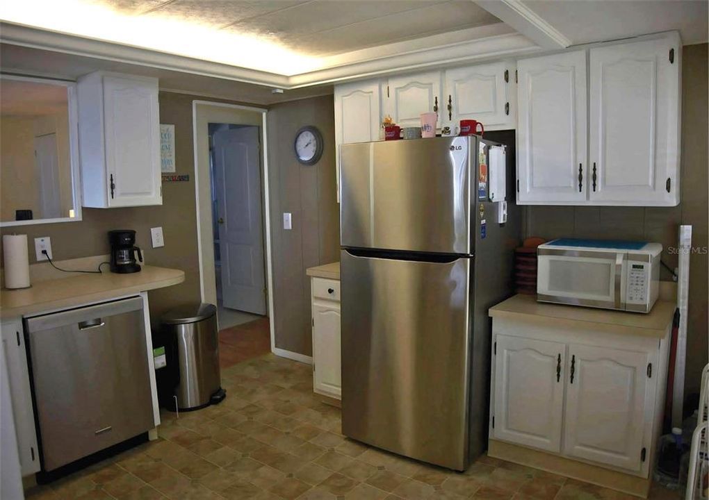 Spacious Kitchen to gathering with Family and Friends