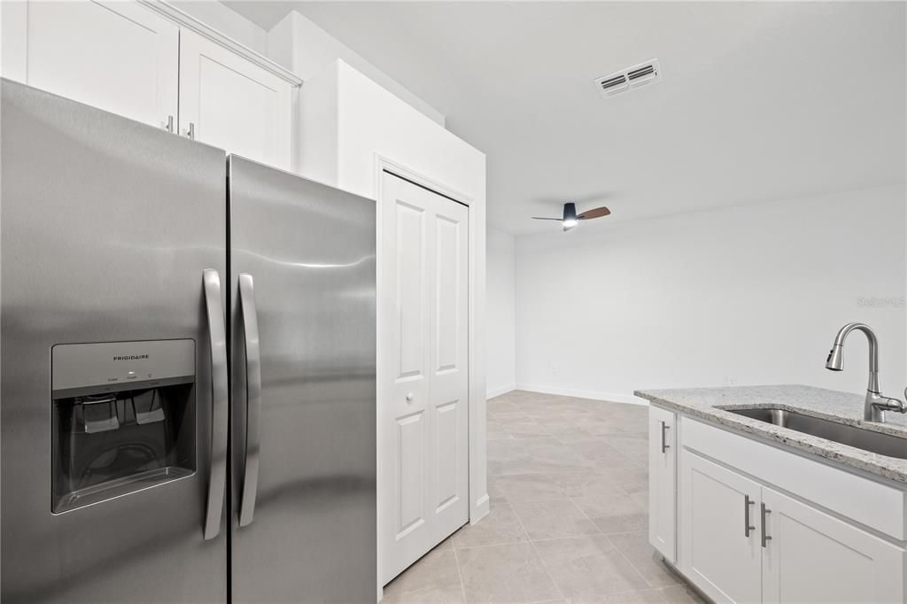 For Sale: $424,900 (2 beds, 2 baths, 1564 Square Feet)