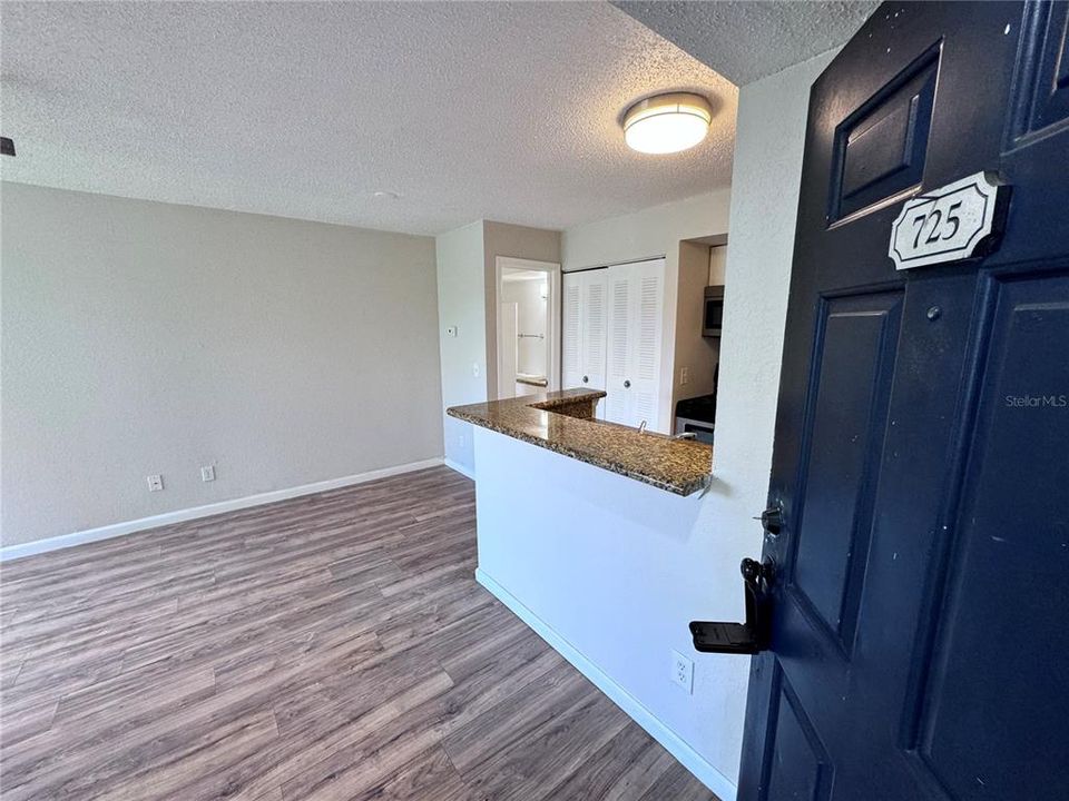 For Sale: $162,500 (1 beds, 1 baths, 597 Square Feet)