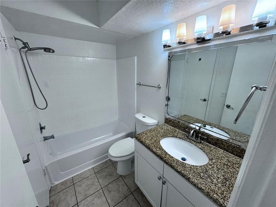 For Sale: $162,500 (1 beds, 1 baths, 597 Square Feet)