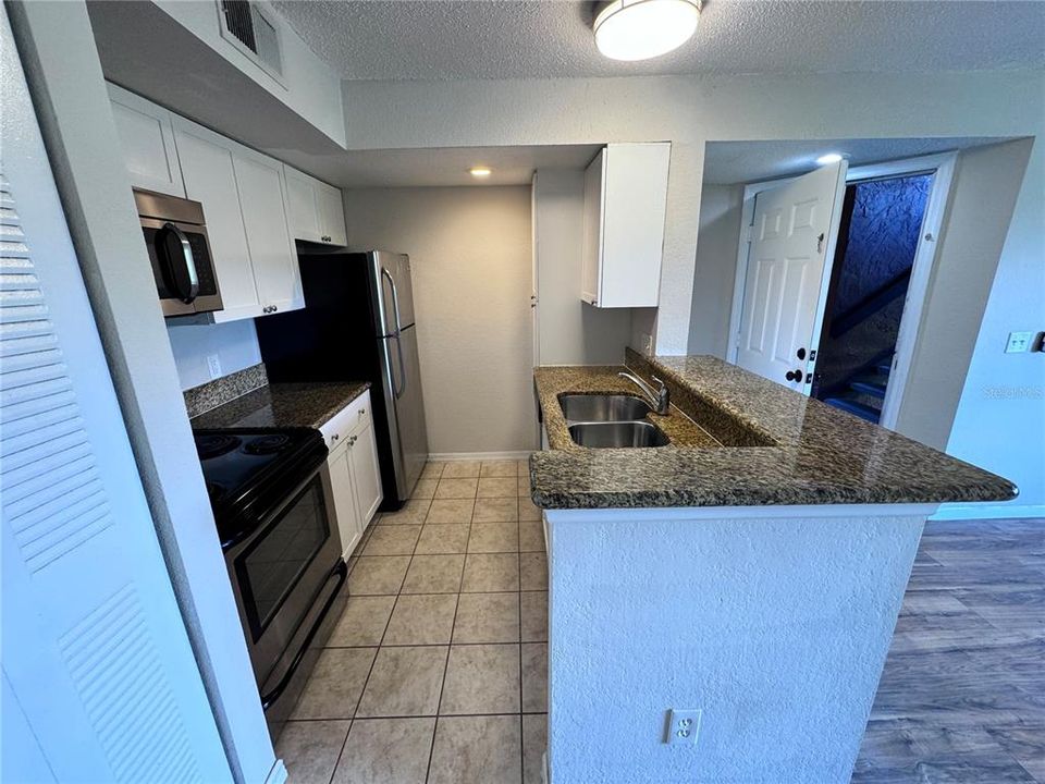 For Sale: $162,500 (1 beds, 1 baths, 597 Square Feet)