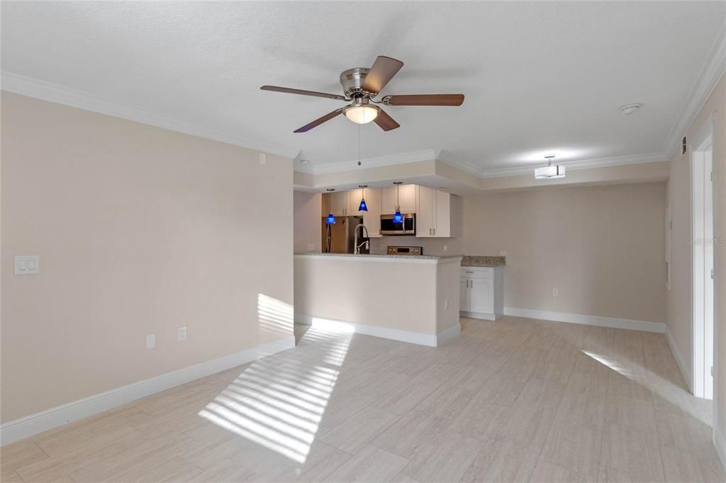 For Sale: $249,900 (2 beds, 2 baths, 937 Square Feet)