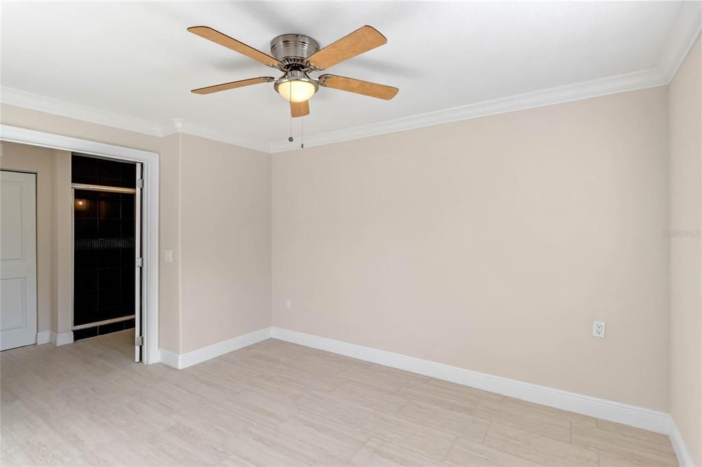 For Sale: $249,900 (2 beds, 2 baths, 937 Square Feet)