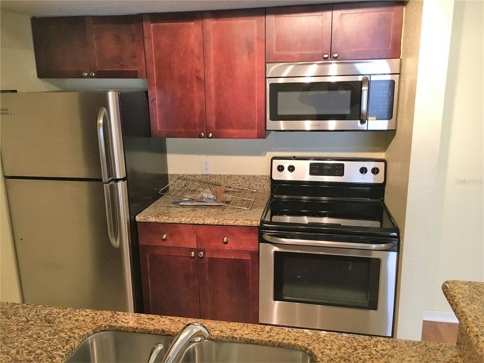 For Rent: $1,400 (1 beds, 1 baths, 711 Square Feet)