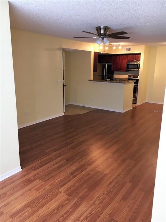 For Rent: $1,400 (1 beds, 1 baths, 711 Square Feet)