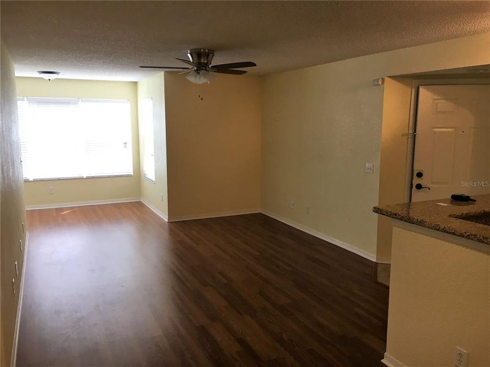 For Rent: $1,400 (1 beds, 1 baths, 711 Square Feet)