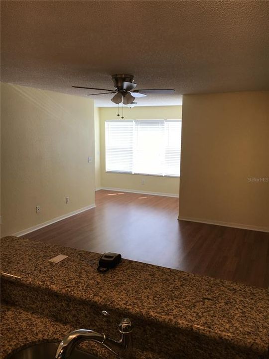 For Rent: $1,400 (1 beds, 1 baths, 711 Square Feet)