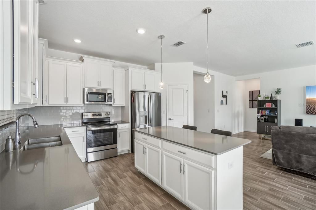 For Sale: $399,900 (4 beds, 2 baths, 1816 Square Feet)