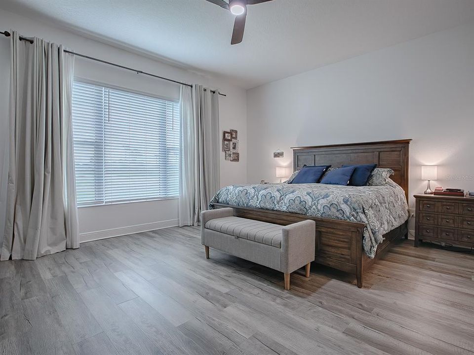 PRIMARY BEDROOM WITH LARGE WINDOW FACING THE GOLF COURSE.