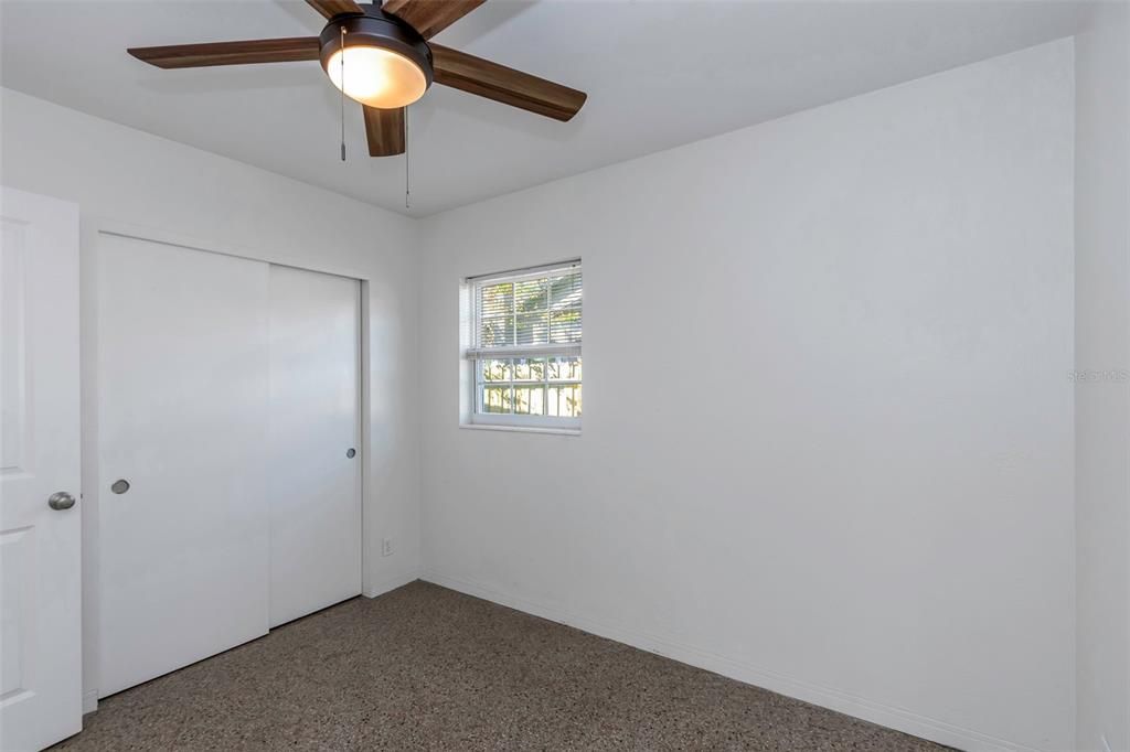 For Sale: $335,000 (2 beds, 1 baths, 975 Square Feet)