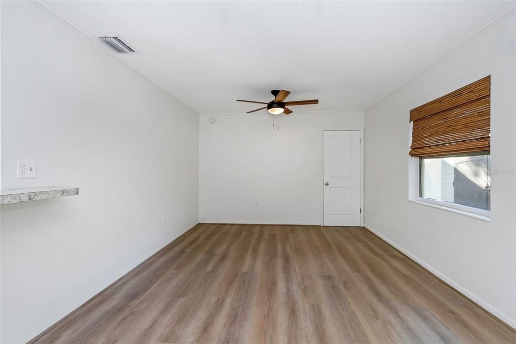 For Sale: $335,000 (2 beds, 1 baths, 975 Square Feet)