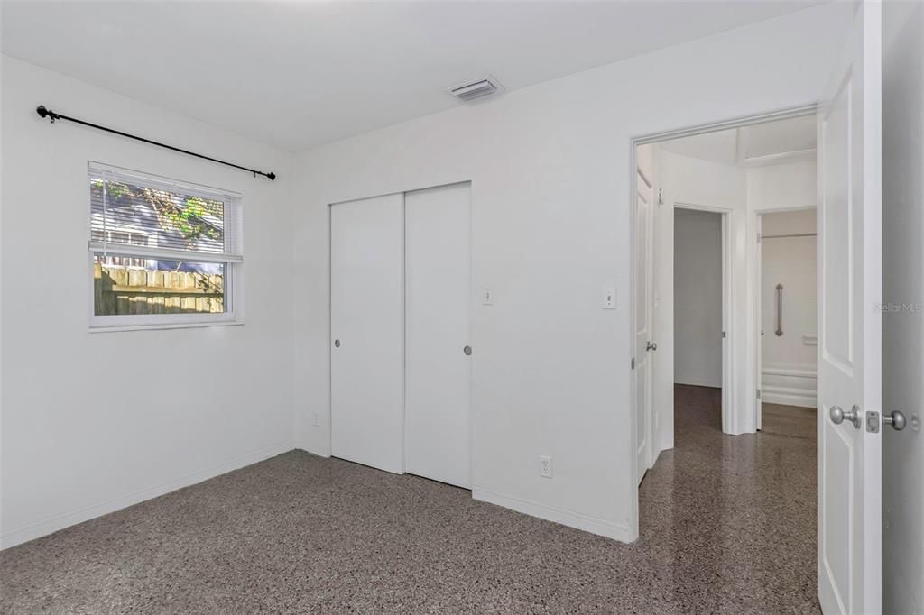 For Sale: $335,000 (2 beds, 1 baths, 975 Square Feet)