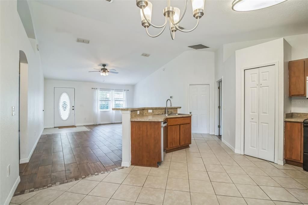 For Sale: $253,900 (3 beds, 2 baths, 1204 Square Feet)