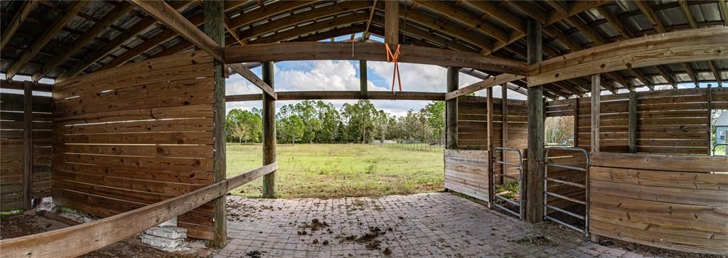 Barn/Stalls